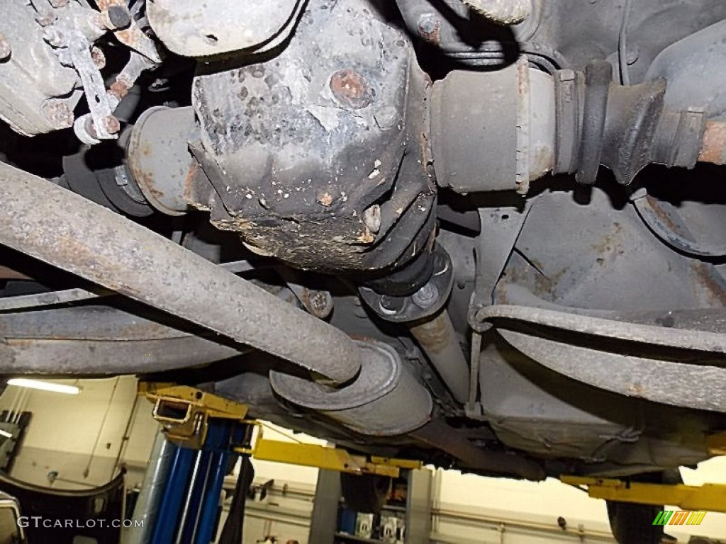 1985 Mercedes-Benz E Class 300 TD Wagon Undercarriage Photo #78095918
