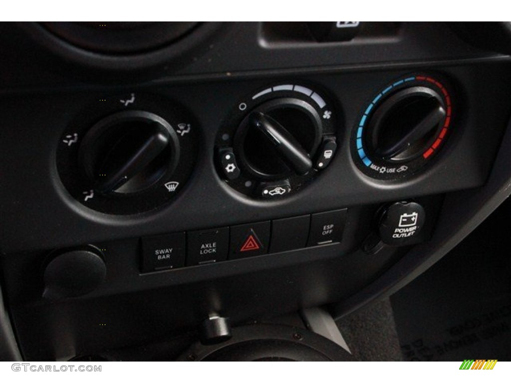 2008 Jeep Wrangler Unlimited Rubicon 4x4 Controls Photos
