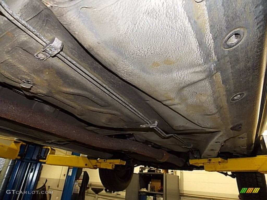 1985 Mercedes-Benz E Class 300 TD Wagon Undercarriage Photos