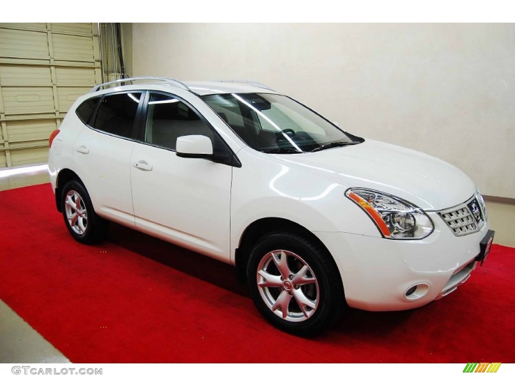 Phantom White Nissan Rogue