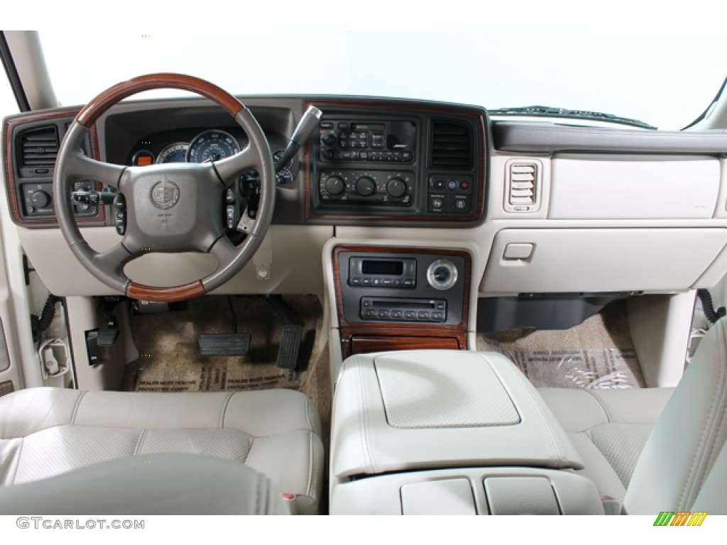 2002 Cadillac Escalade AWD Dashboard Photos