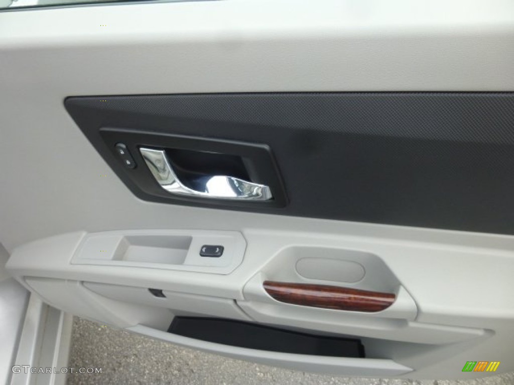 2004 SRX V8 - Light Platinum Metallic / Light Gray photo #10
