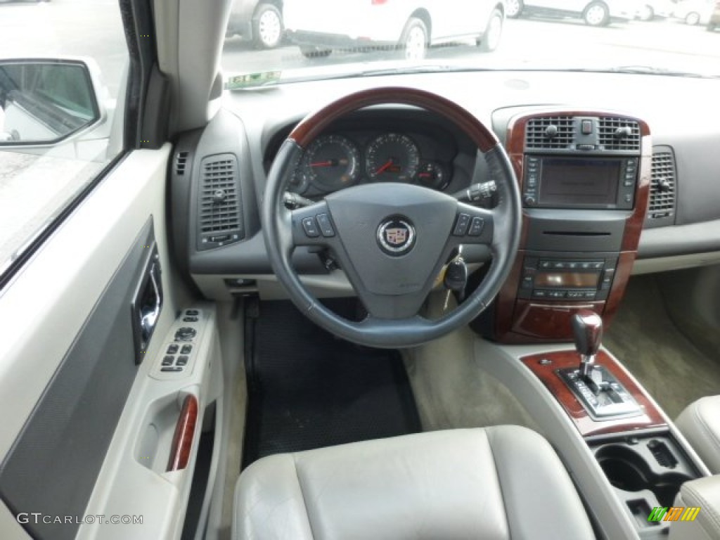 2004 SRX V8 - Light Platinum Metallic / Light Gray photo #14