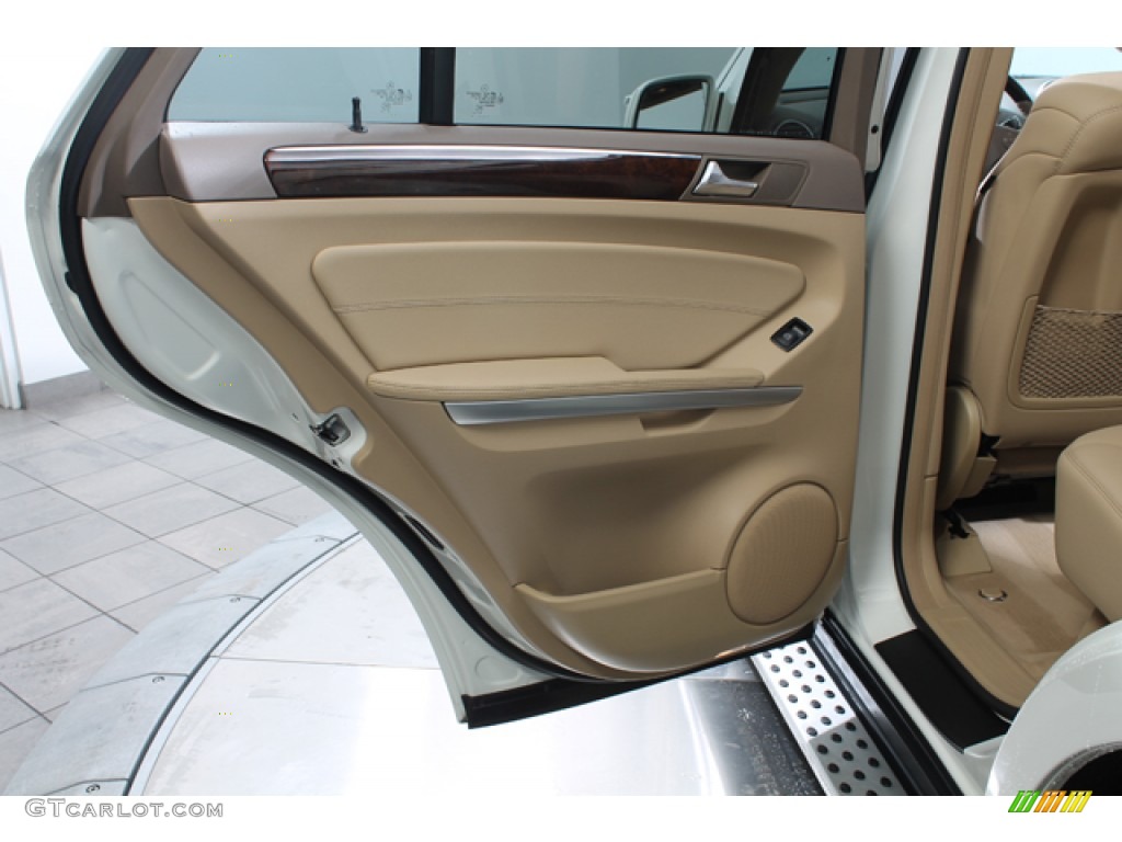 2010 Mercedes-Benz ML 350 4Matic Cashmere Door Panel Photo #78101738