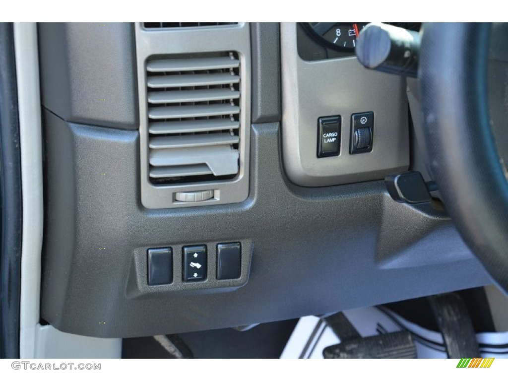 2004 Titan SE Crew Cab 4x4 - Deep Water Blue/Green / Graphite/Titanium photo #24