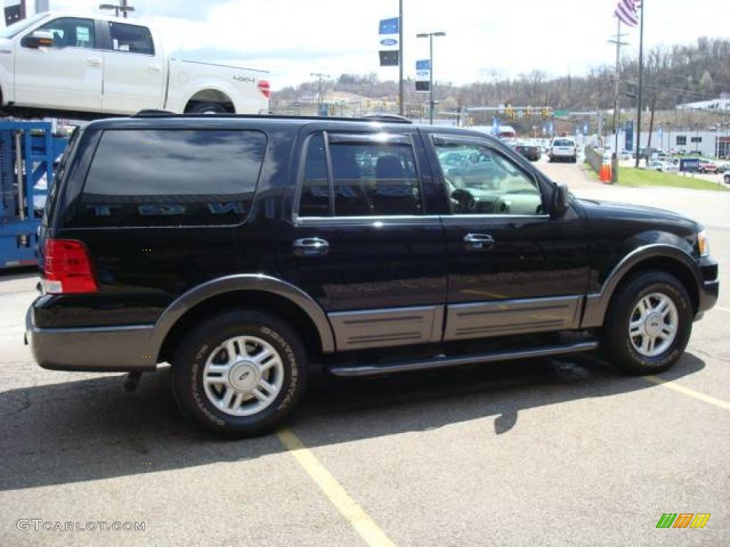 2004 Expedition XLT 4x4 - Black / Medium Parchment photo #5