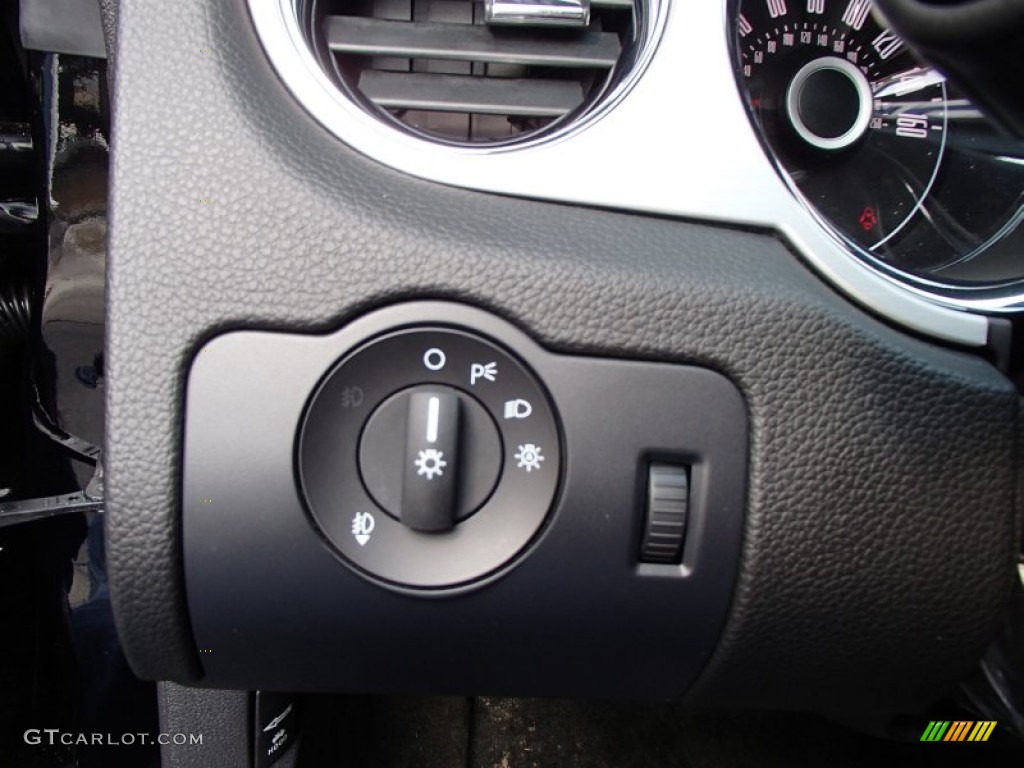 2014 Ford Mustang GT Premium Coupe Controls Photo #78111122