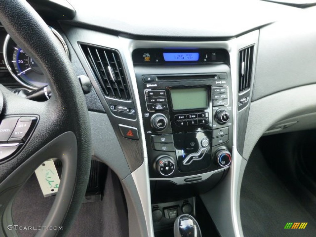 2011 Hyundai Sonata GLS Controls Photo #78111158