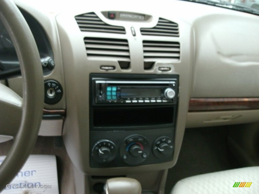 2005 Malibu Sedan - Light Driftwood Metallic / Neutral Beige photo #10