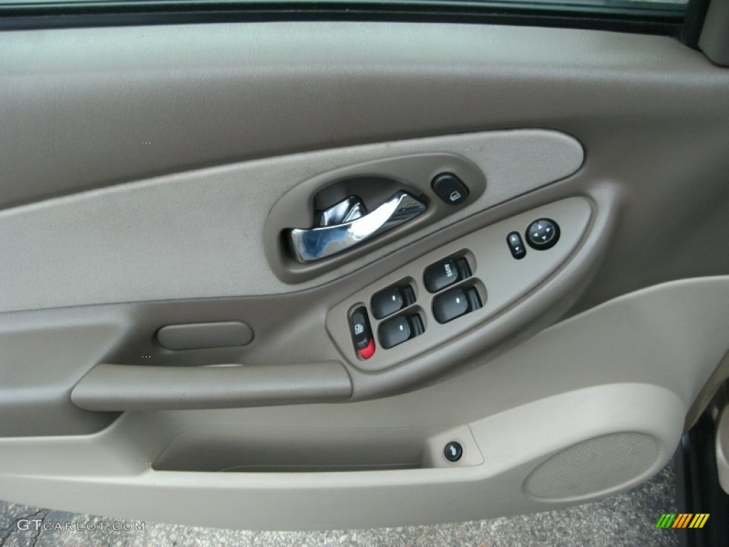 2005 Malibu Sedan - Light Driftwood Metallic / Neutral Beige photo #12