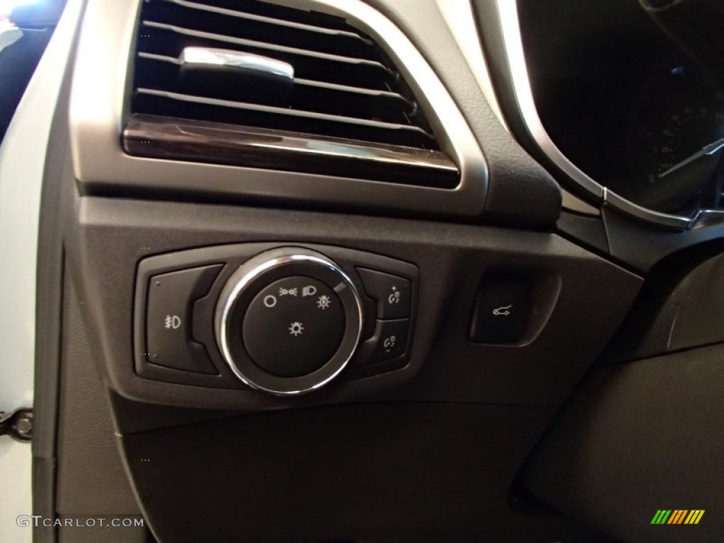 2013 Ford Fusion Hybrid SE Controls Photo #78111875