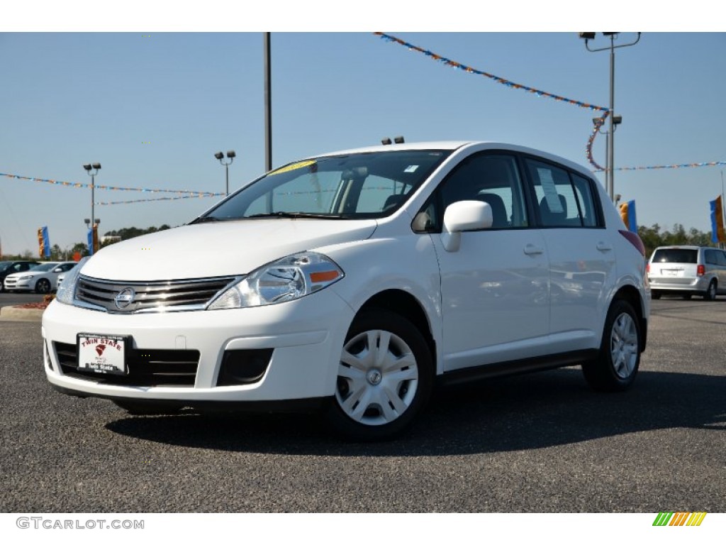 2011 Versa 1.8 SL Hatchback - Fresh Powder White / Charcoal photo #1