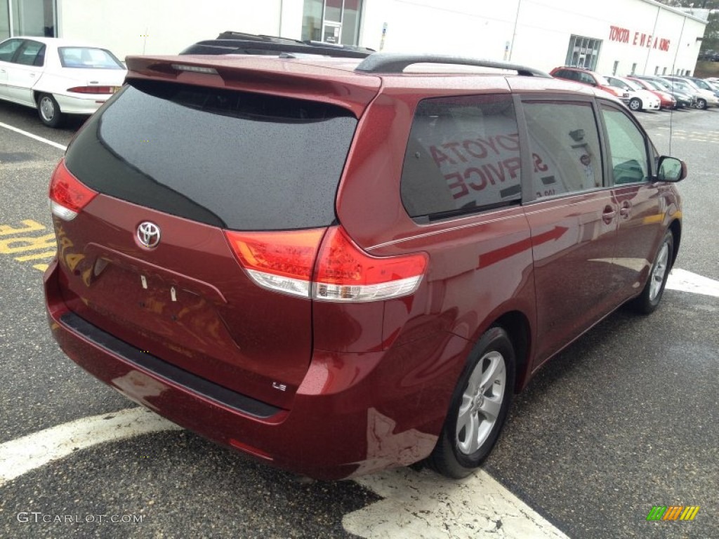2011 Sienna LE - Salsa Red Pearl / Dark Charcoal photo #6