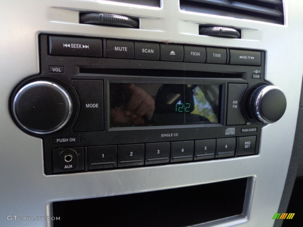 2008 Dodge Caliber SXT Audio System Photos