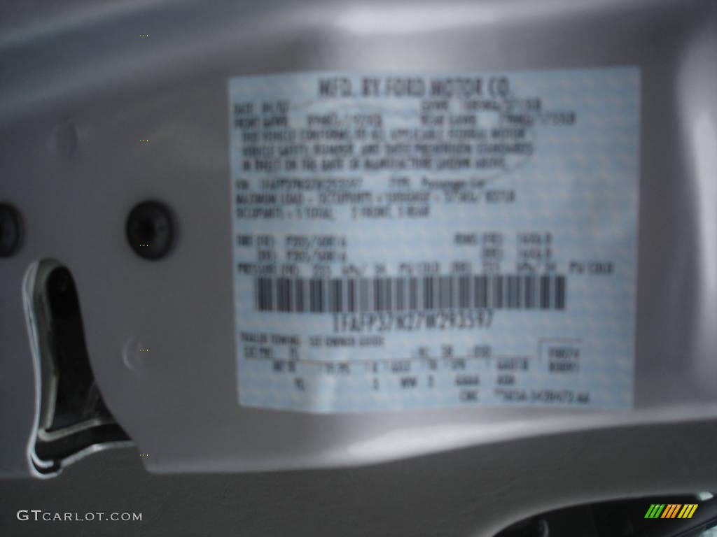 2007 Focus ZX5 SES Hatchback - CD Silver Metallic / Charcoal/Light Flint photo #9