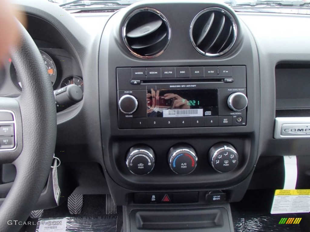2014 Jeep Compass Sport 4x4 Controls Photo #78126294