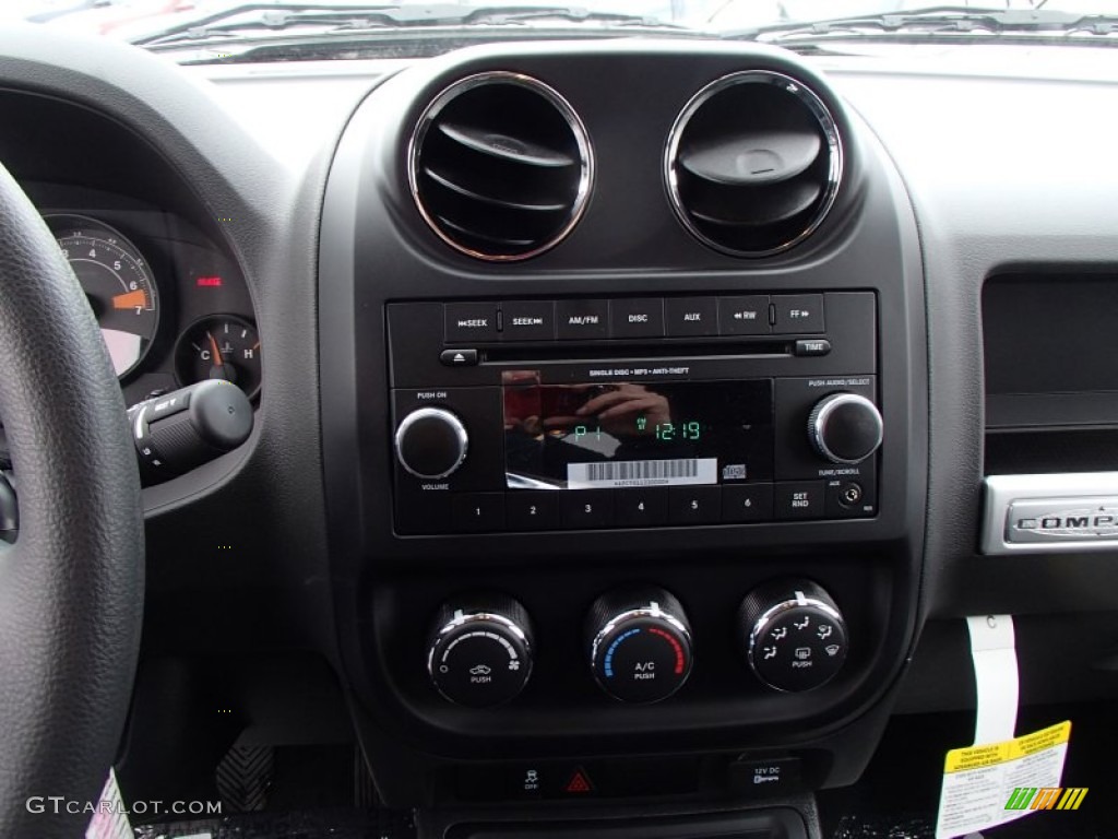 2014 Jeep Compass Sport Controls Photo #78126679