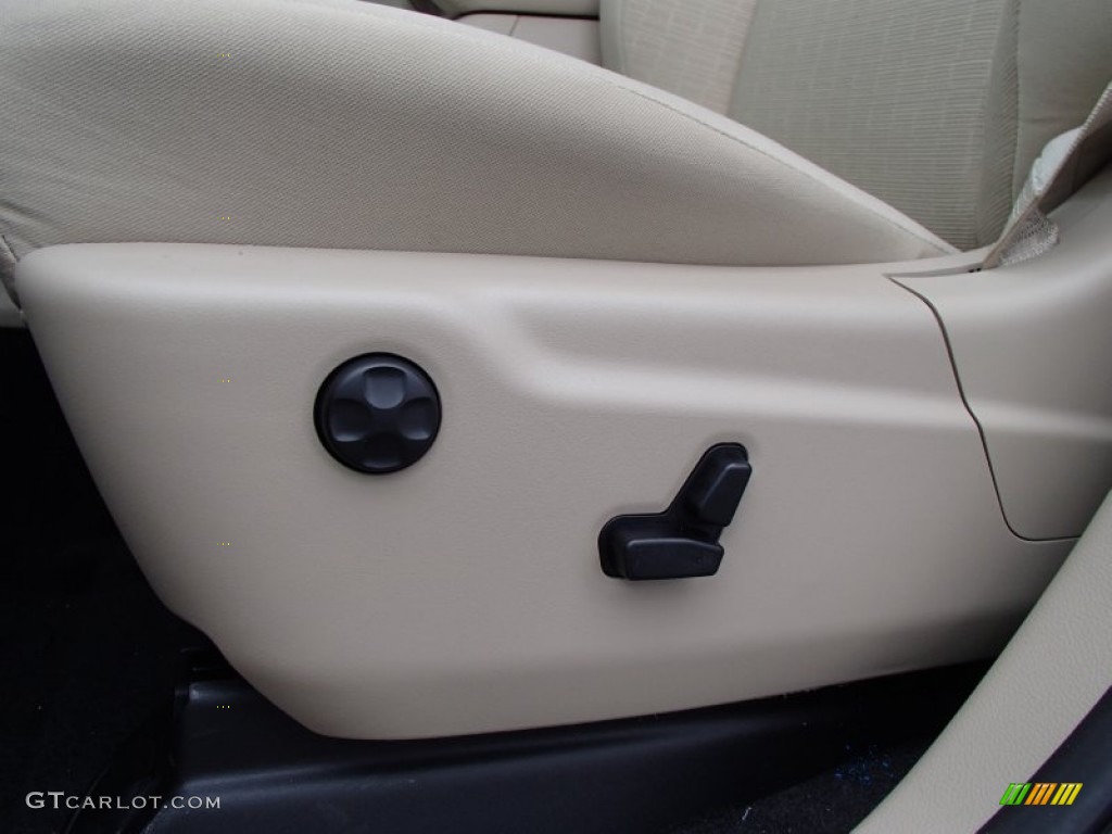 2014 Jeep Grand Cherokee Laredo 4x4 Controls Photo #78127710