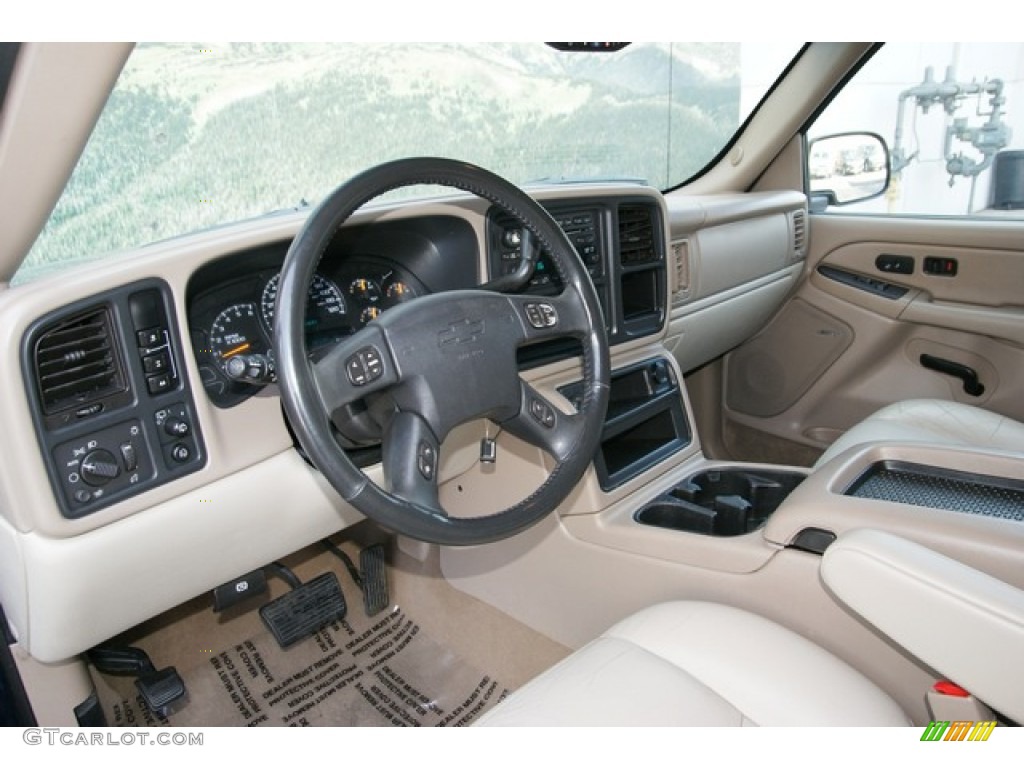 Tan/Neutral Interior 2005 Chevrolet Suburban 1500 LT 4x4 Photo #78132450