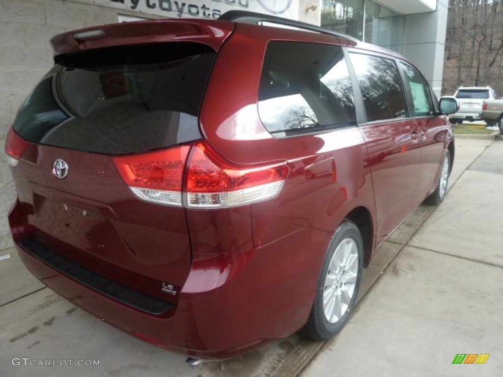 2013 Sienna LE AWD - Salsa Red Pearl / Light Gray photo #2