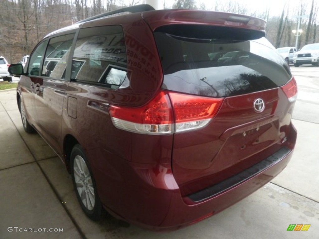 2013 Sienna LE AWD - Salsa Red Pearl / Light Gray photo #4