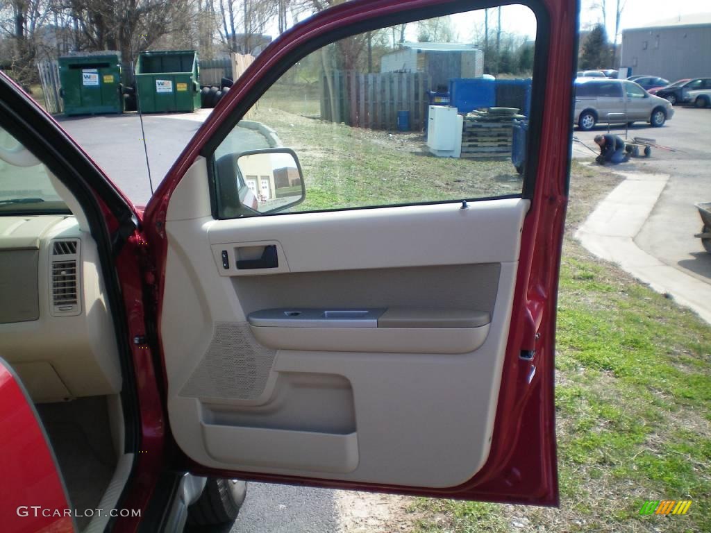 2009 Escape XLT V6 - Sangria Red Metallic / Camel photo #29