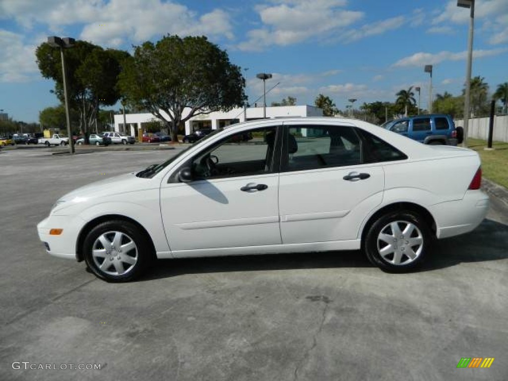 2006 Focus ZX4 SE Sedan - Cloud 9 White / Dark Flint/Light Flint photo #6