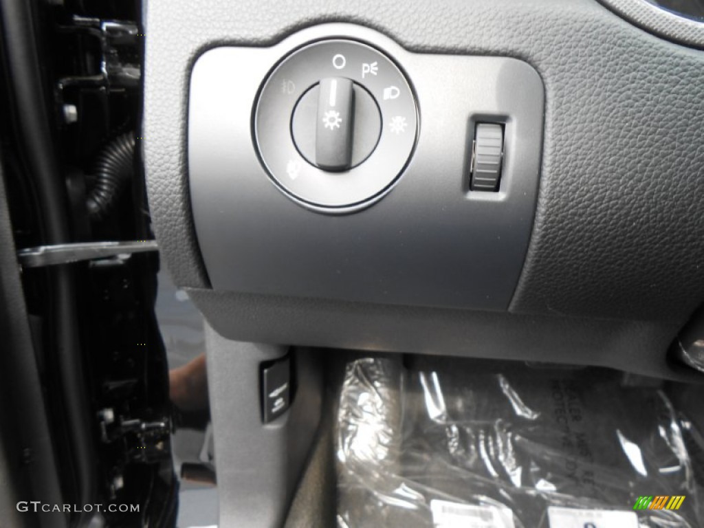 2014 Ford Mustang V6 Coupe Controls Photo #78146022