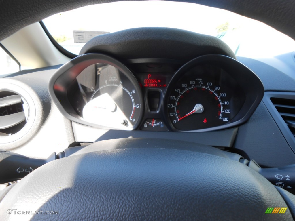 2013 Fiesta S Hatchback - Oxford White / Charcoal Black/Light Stone photo #26