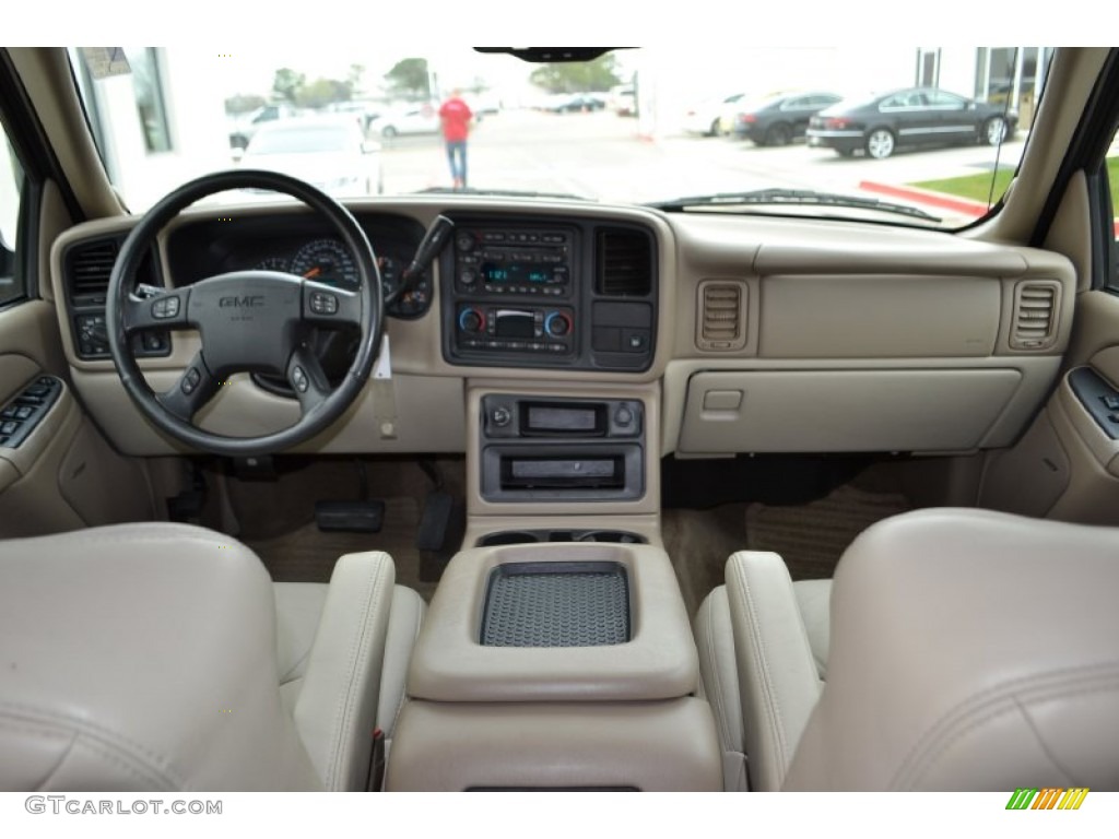 2004 GMC Yukon SLT Neutral/Shale Dashboard Photo #78150659