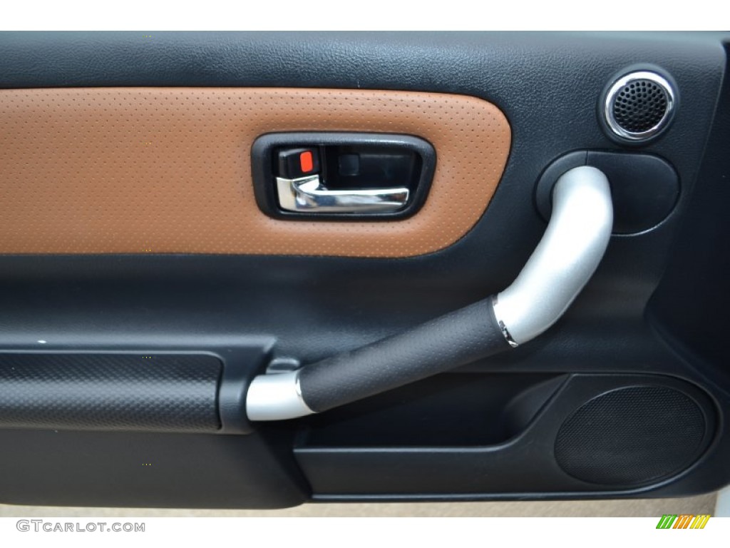 2005 Toyota MR2 Spyder Roadster Tan Door Panel Photo #78151042