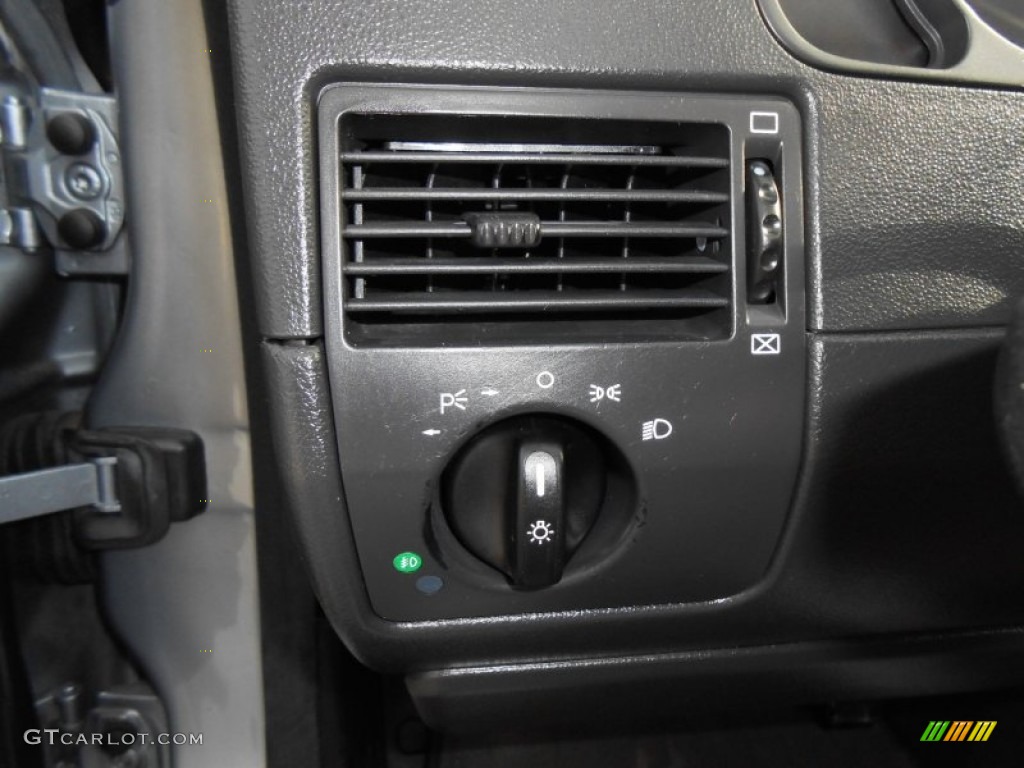 2007 Chrysler Crossfire Limited Roadster Controls Photo #78152355