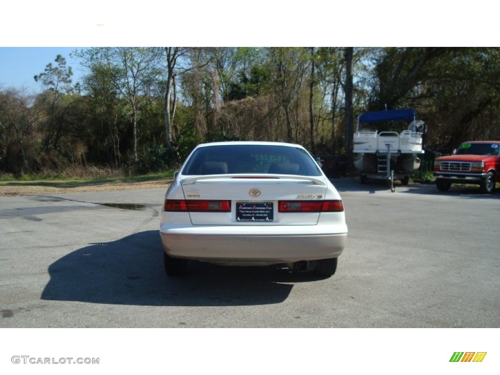 1999 Camry CE - Super White / Gray photo #4