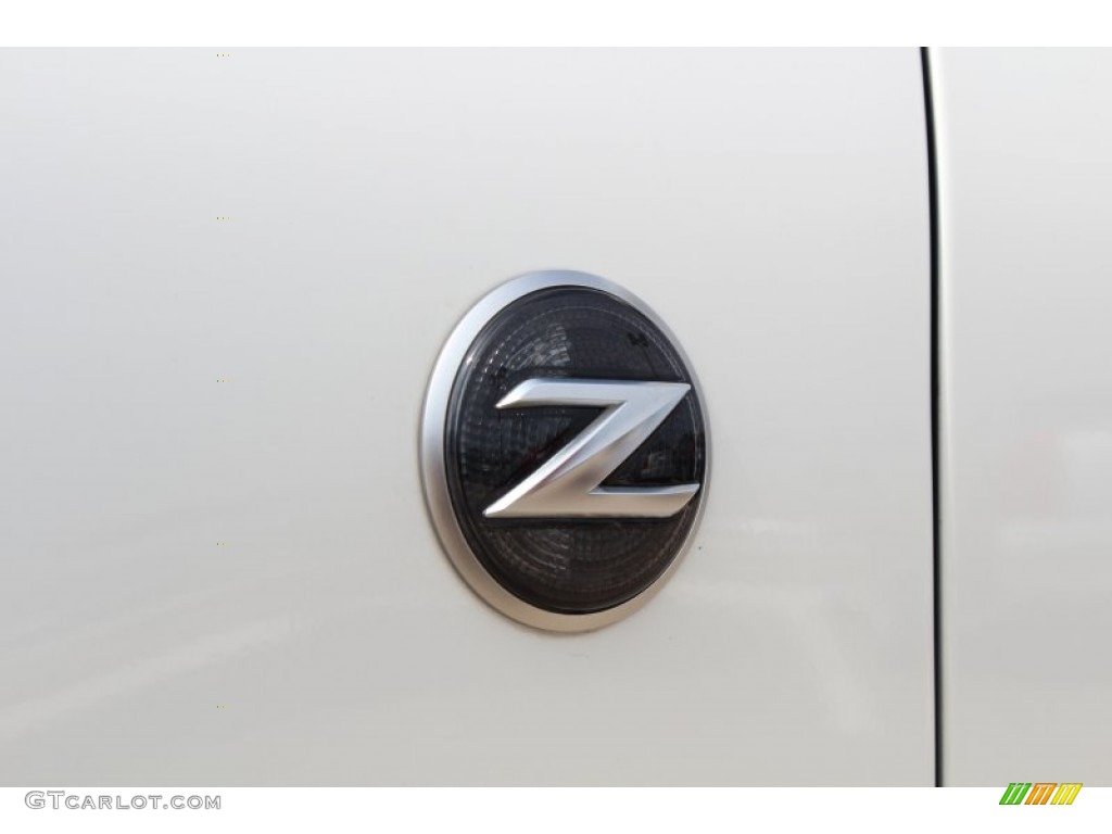 2010 Nissan 370Z Touring Roadster Marks and Logos Photos