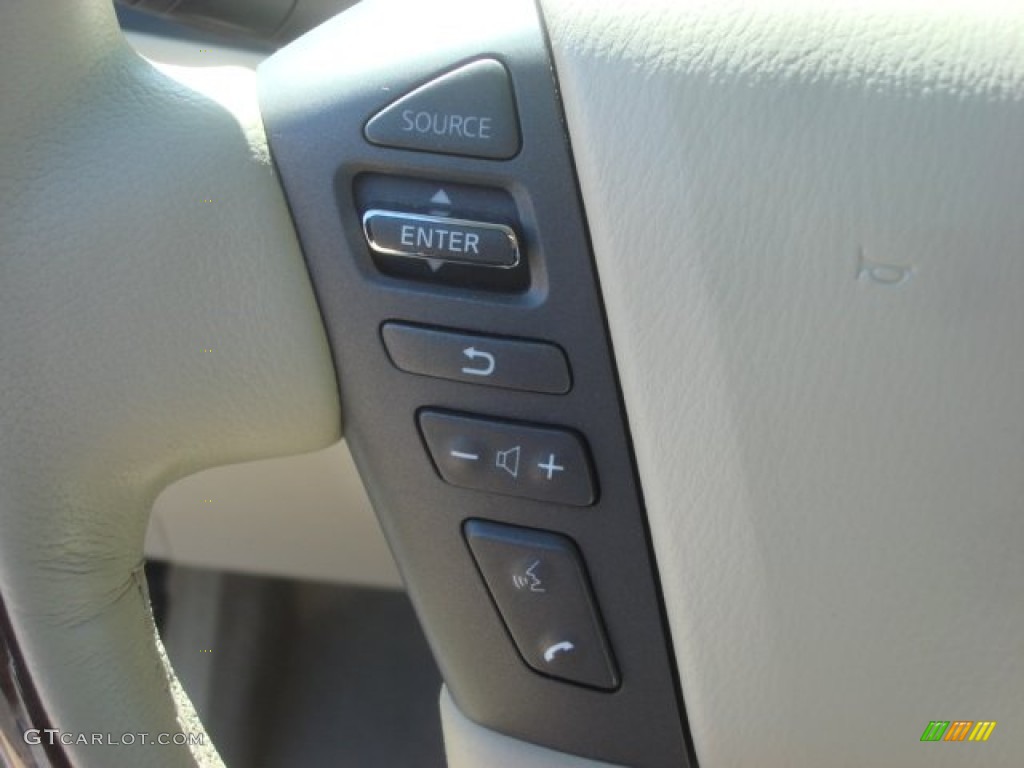 2011 Infiniti QX 56 4WD Controls Photo #78161889