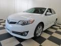 2013 Super White Toyota Camry SE  photo #3