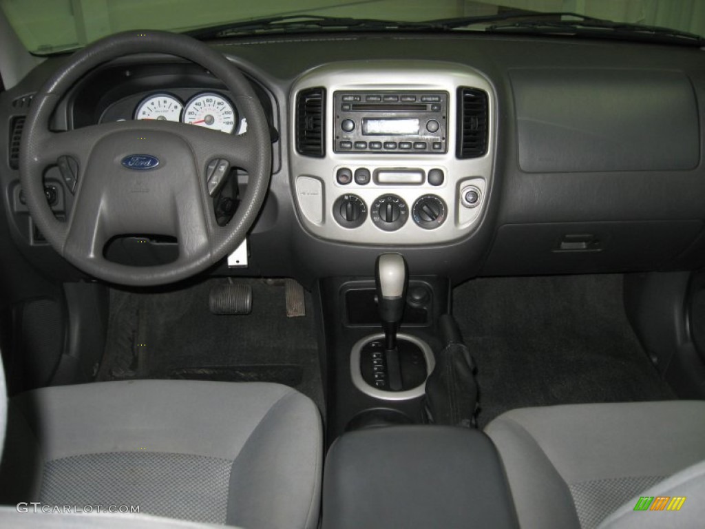 2006 Ford Escape XLT V6 4WD Medium/Dark Flint Dashboard Photo #78166277