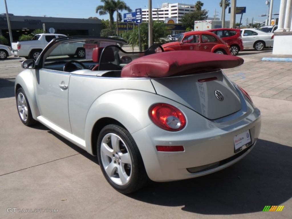 2009 New Beetle 2.5 Blush Edition Convertible - White Gold Metallic / Blush Red Leather photo #3