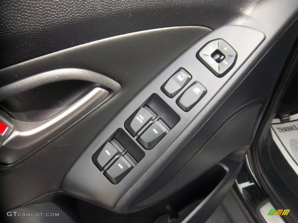 2011 Hyundai Tucson Limited Controls Photo #78166611