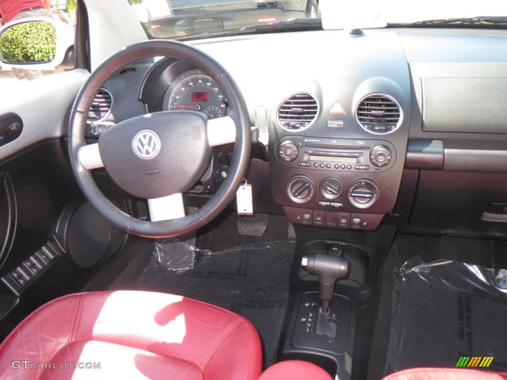 2009 Volkswagen New Beetle 2.5 Blush Edition Convertible Blush Red Leather Dashboard Photo #78166696
