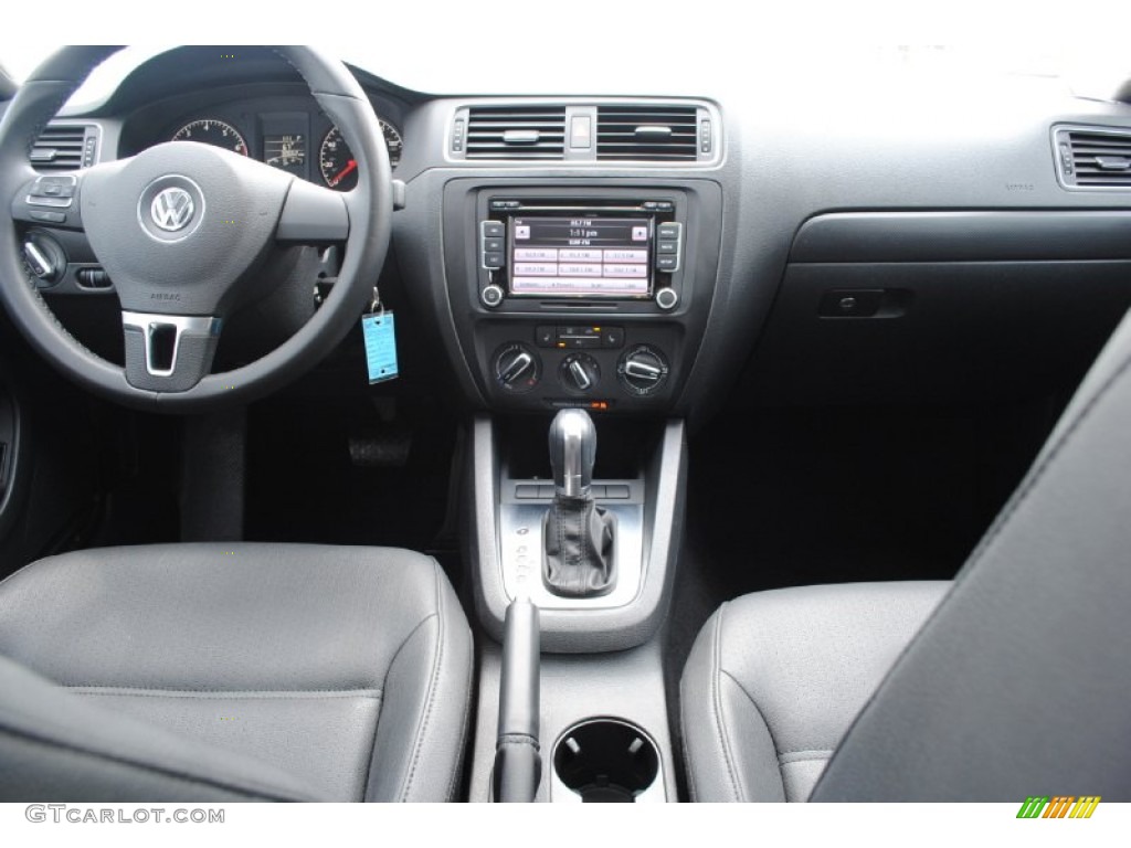 2011 Jetta SE Sedan - Platinum Gray Metallic / Titan Black photo #31