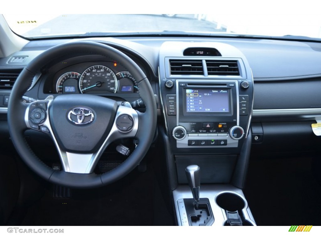 2013 Camry SE - Super White / Black photo #21