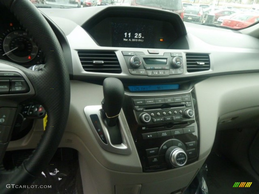 2013 Honda Odyssey Touring Elite Controls Photo #78170559