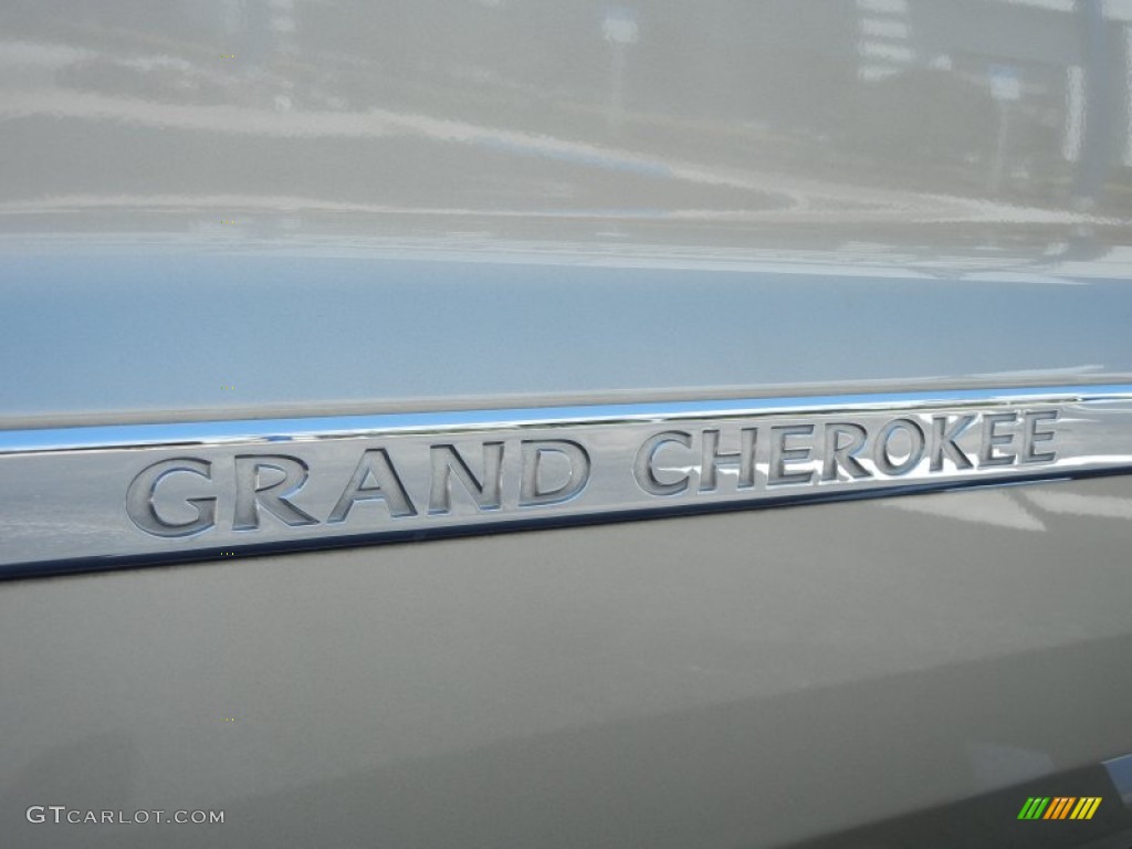 2011 Grand Cherokee Overland 4x4 - White Gold Metallic / New Saddle/Black photo #9