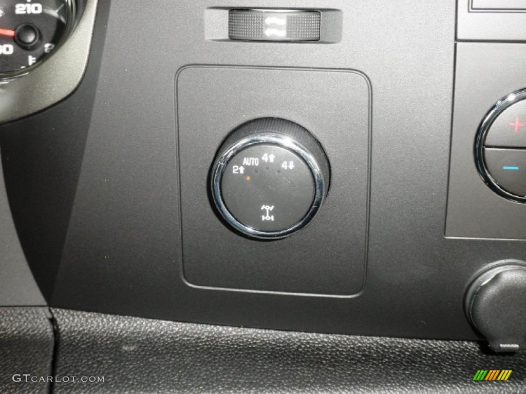 2013 GMC Sierra 1500 SLE Extended Cab 4x4 Controls Photo #78187141