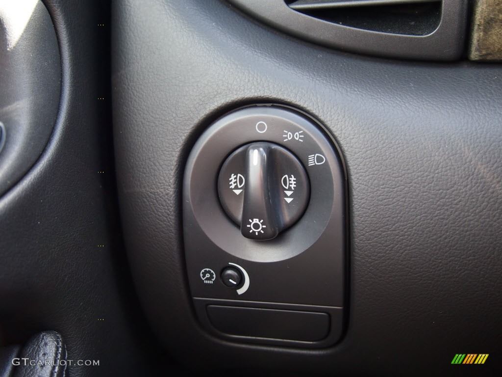 2002 Jaguar X-Type 2.5 Controls Photo #78188432