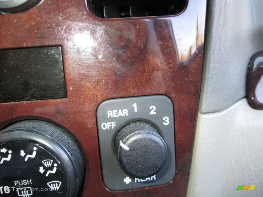 2006 XL7 7 Passenger AWD - White Pearl / Beige photo #22