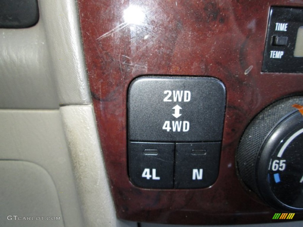 2006 XL7 7 Passenger AWD - White Pearl / Beige photo #23