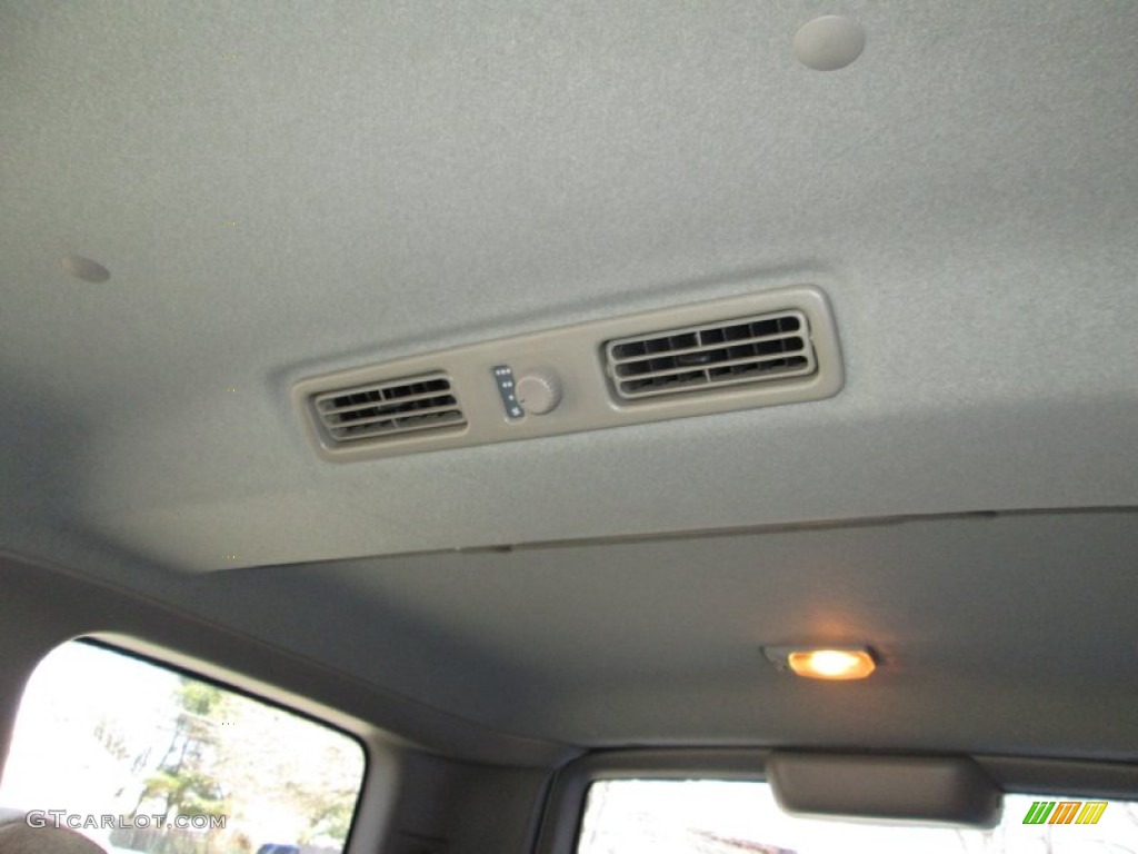 2006 XL7 7 Passenger AWD - White Pearl / Beige photo #26