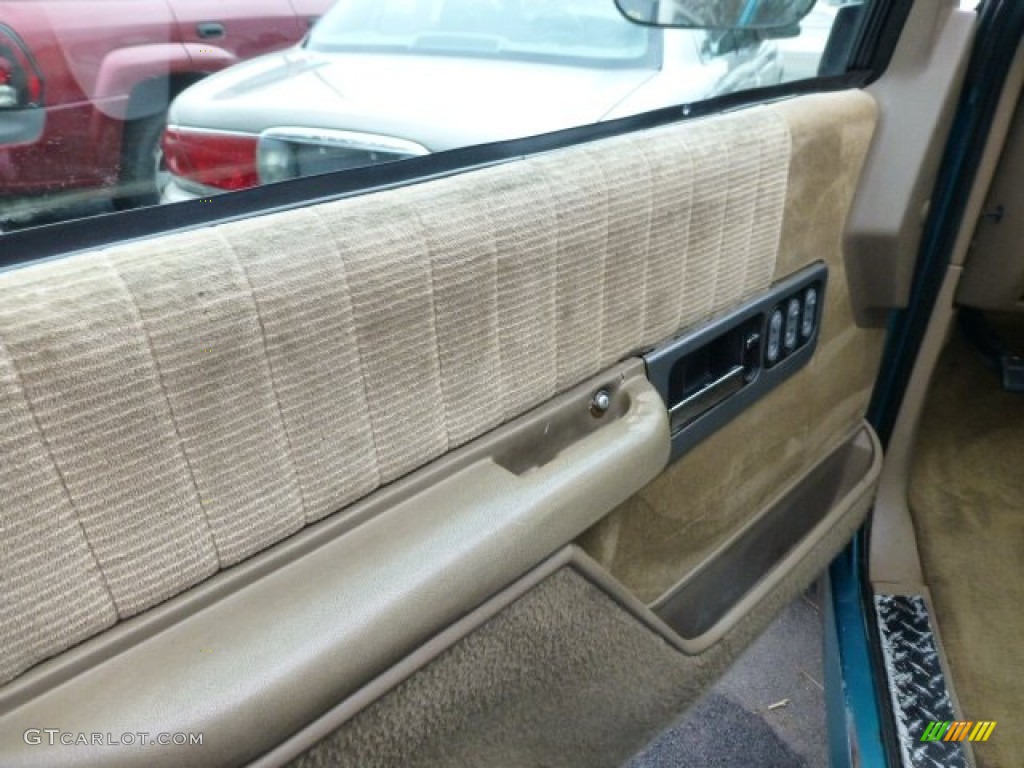 1994 GMC Sierra 1500 SLE Extended Cab 4x4 Beige Door Panel Photo #78191555